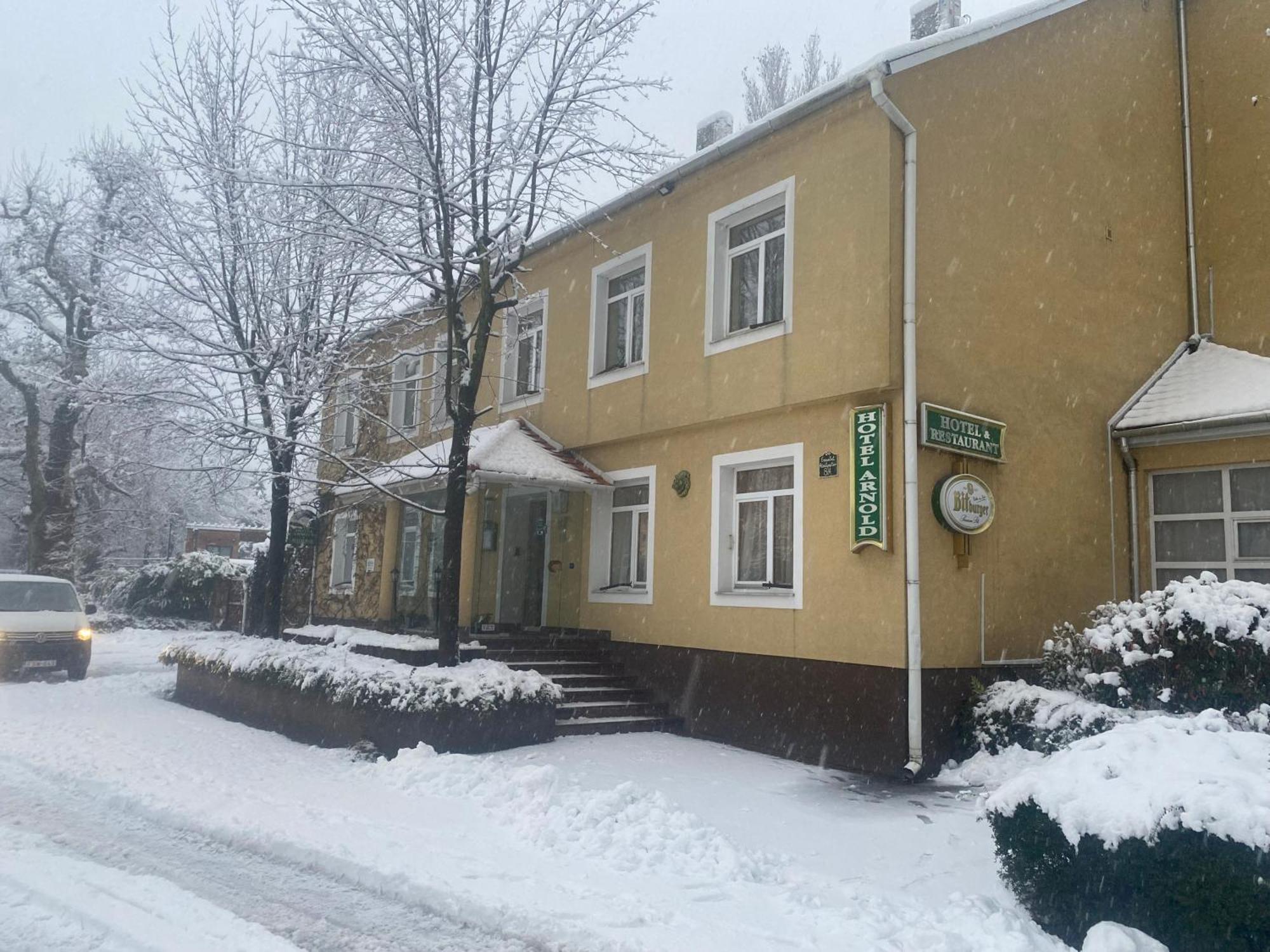 Hotel Arnold Tata