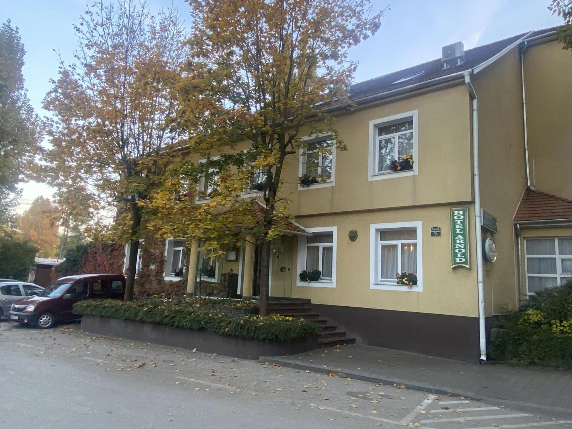 Arnold Hotel