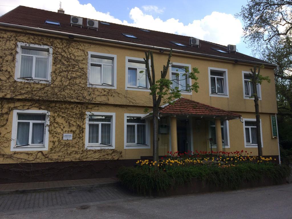 Arnold Hotel 2*
